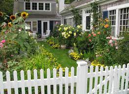 Cottage garden ideas and garden photos offer inspiration for limited garden space. 30 Elegant English Garden Designs And Ideas