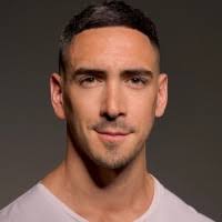 2200+ perfiles de «Busso»