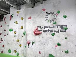 Registration is cheap at 1,000 yen (500 yen for members of the ikebukuro or ebisu branches), and climbing rates are a flat 1,500 yen for the full day and 1,000 yen after 6pm on weekdays. Tokyo Bouldering Gym