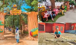 Semarang zoo atau terkenal sebagai kebun binatang mangkang,. Kebun Binatang Mangkang Semarang Archives Liburanyuk
