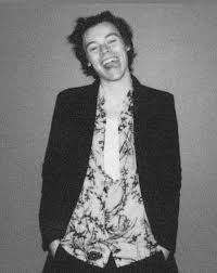 Black And White Floral Suit Harry Styles Pin De Fio En Harrryyyyy En 2020 2 Fotos Novios Fotos