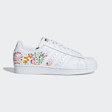 Browse colors and styles for men, women & kids and buy this timeless look today. 50 Jahre Adidas Superstar Top 10 Frauen Sneakerjagers