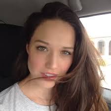 Amanda Cryer's Instagram, Twitter & Facebook