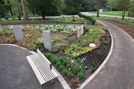 „wer einen garten hat, lebt schon im paradies schreibt die essayistin aba assa und trifft es damit wortwörtlich auf den punkt. Memoriamgarten Hauptfriedhof Ludwigshafen Memoriamgarten Ludwigshafen