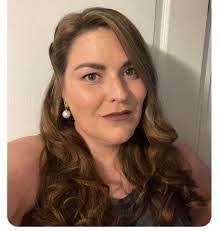 Julie Beattie's Instagram, Twitter & Facebook