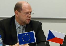 Vystudoval střední průmyslovou školu dopravní v praze. Hospodarska Komora Cr Pry Podvodne Ziskala Penize Z Evropskych Fondu Euractiv Cz