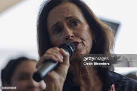 Julie Hedrick's Instagram, Twitter & Facebook