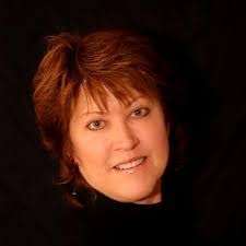 Sandy Wright's Instagram, Twitter & Facebook