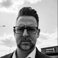 Karen Dally's Instagram, Twitter & Facebook