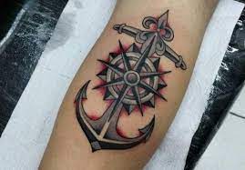 Il tatuaggio rosa dei venti ha una tradizione legata proprio come il tatuaggio ancora alla tradizione marinarail mondo dei il tatuaggio rosa dei venti puo avere dimensioni diverse e ha una forma molto semplice quindi si adatta un po a. Tatuaggio Rosa Dei Venti Significato Del Simbolo E Dove Farlo