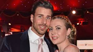 Als „bachelor war leonard freier 2016 auf der suche nach der wahren liebe. Ein Jahr Nach Hochzeit Krise Bei Ex Bachelor Leonard Freier Caona Yagaloo Music Entertainment