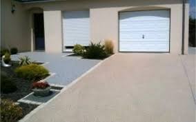 Allee De Garage En Beton Desactive Entreprise Lepetit Entree De Maison Exterieur Amenagement Entree Maison Amenagement Jardin Devant Maison