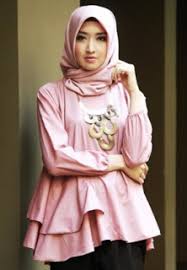 12 inspirasi atasan berbahan kain kaca cari blog ini. Terpopuler 35 Model Baju Muslim Terbarubahan Kain Satin