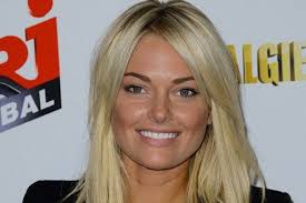 La jeune femme obtient un des rôles principaux de la série hollywood girls. Caroline Receveur Un Bebe Je Me Sens Moins Prete Nextplz
