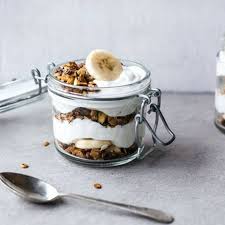 240g De Fromage Blanc 3 C A Soupe De Granola Ou Muesli 1 C A Soupe De Noix Noisettes Amandes Melangees 1c A Cafe De Son Food Banoffee Parfait Breakfast