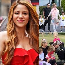 Celebrity - CALIENTE: Tras levantarse en defensa de Shakira, Enrique  Iglesias y su esposa fueron vistos en un encuentro privado con la familia  de Shakira. Los cinco niños jugaron juntos como si