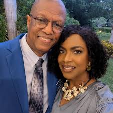 What is the weather like in Tulum, Mexico in November and what advice is  there for a wedding?