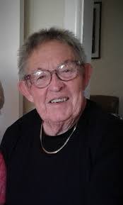 Chelsea Thom's Instagram, Twitter & Facebook