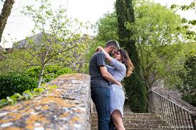 L'àlbum conté des de els preparatius del casament fins al final de la festa. Preboda Al Casc Antic De Girona Noces