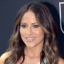 A Jackie Guerrido la regañaron en Univision por usar este look en la TV  👉🏼 bit.ly/3E2f0dp
