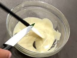 Plumes En Chocolat Blanc Recette En 2020 Chocolat Chocolat Blanc Faire Fondre Du Chocolat