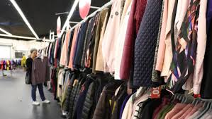Le pas de la case (catalan : Saint Malo Un Magasin De Destockage A La Place De Gifi