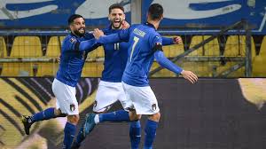 İtalya'nın genç yıldızı domenico berardi'nin, ülkenin köklü kulüplerinden juventus'a yaz transfer sezonunda transfer olacağı iddia edildi. Juventus Inter Roma All Saw Berardi Approaches Knocked Back As Sassuolo Director Makes Transfer Admission Goal Com