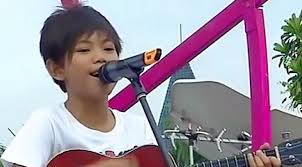 Di rw kustik kali ini. Lirik Dan Chord Lagu Aku Yang Dulu Bukanlah Yang Sekarang Tegar Zonakamu