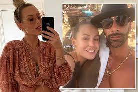 After keeping their romance under wraps for the first few months of their relationship in 2017, kate and rio have now upped their social media pda game. Kate Wright Goes Makeup Free In Stunning Holiday Snap With Rio Ferdinand Mirror Online