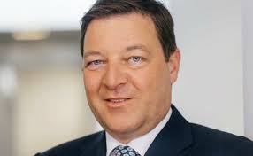 The service portfolio was expanded to include leasing refinancing in 1995. Merkur Bank Ubernimmt Bank Schilling