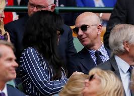 He will step down as ceo to become executive chairman in july 2021. Amazon Chef Jeff Bezos Das Ist Die Neue Frau An Seiner Seite