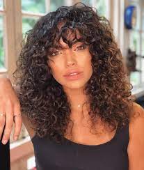 Naturally Curly Hair With Bangs Bangs For Curly Hair Style Cachos Cacheadas Curlyhair Curly Hair Styles Naturally Curly Hair Inspiration Curly Hair Styles