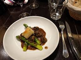 En Entree Des Escargots Bio De La Drome Avec Une Sauce Bordelaise Moelle De Boeuf Et Leger Piment D Espelette Superbes Et Tres Tres Bon Picture Of Cafe Des Ministeres Paris Tripadvisor