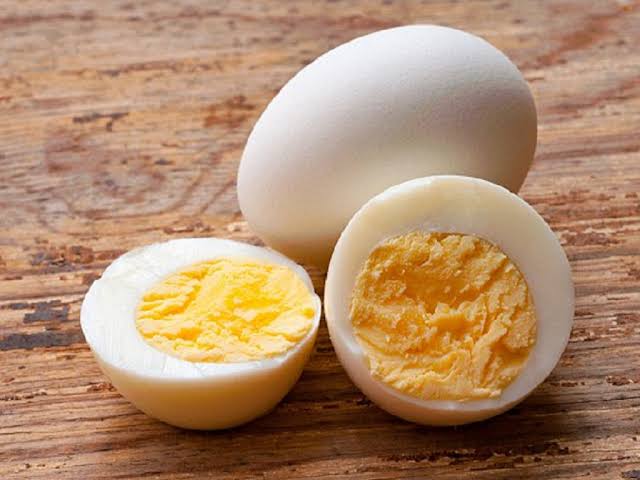 Chuyên gia dinh dưỡng chỉ ra 4 nhóm người cần thận trọng khi ăn trứng
