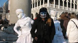 Eu am rămas impresionată de frumusețea și atenția acordată detaliilor acestor costume jucăușe sau luxoase. Carnavalul De La Venetia Opulenta Mascati Si Evenimente Culturale Galerie Foto