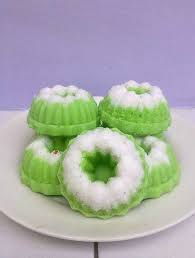 Kukuslah bahan yang sudah dituang tersebut setelah kukusan dipanaskan sebelumnya, jangan lupa tutup. Resep Kue Putu Ayu Resepkoki Co