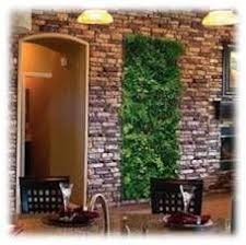 Cuadros, jarrones, espejos, figuras decorativas, marcos para fotos, relojes de pared… en definitiva, todo para la decoración hogar y decoración del salón. Muros Verdes Plantas Artificiales Decorklass Indoor Apartment Garden Apartment Garden Verticle Garden