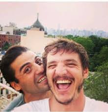 Two pretty best friends: Oscar Isaac and Pedro Pascal : r/popculturechat
