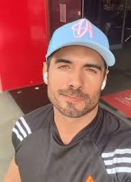 Just escaped from the gym...don't ask, the barbell almost wouldn't let me  go 😂