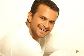 Do you know who will host the Red Carpet for the Justin Bieber concert?