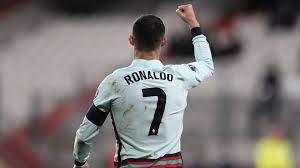 Cristiano ronaldo encabeza convocatoria de portugal para la euro 2020 fernando santos dio a conocer la lista de 26 jugadores que contendrán por la defensa de su título europeo. Crofr2bim3uuam