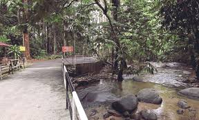 Masing2 packing lah baju siap2 nak pergi sana. Damai Di Sungai Congkak