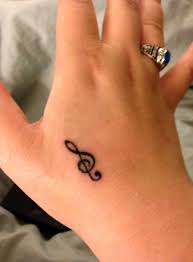 18 Ideas De Tatuajes En La Mano De Hombre Mujer Fotos Significado
