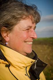 Uien: wonderlijke helpers en verwenners! Herfst, hoest en ander gekriebel  in mijn keel? Dan zijn uien mijn hulpjes bij uitstek! Ik hoor je denken:  “Hallo! Uien zijn dan wel een waardevolle groente,