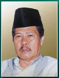 Djazuli dan ibu nyai rodyiah, akhirnya pengasuh itu kembali ke pondok, membereskan semua bajunya pada suatu malam di ploso, gus miek mengajak afifudin untuk menemaninya memancing di sungai timur pondok al falah. Masyayikh Alfalahploso Net