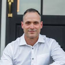 Adam Mccombs's Instagram, Twitter & Facebook