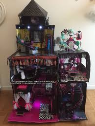 Epingle Par Mia Salvatore Sur Tiny Things En 2020 Monster High Chambre Monster High Maison De Poupee Faite Maison