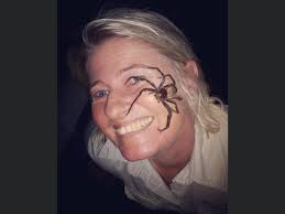 On this day in 1982, The Queen spent the night at Government House. The  next day, the Queen visited various locations around Darwin, and presented  the Medal for Bravery to Miss Peta-Lynn