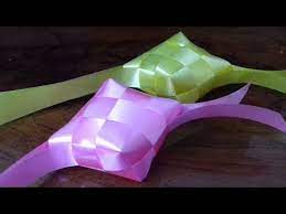 Maybe you would like to learn more about one of these? Cara Mudah Membuat Ketupat Dari Pita Jepang Youtube