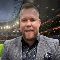 Wade Hollenbeck's Instagram, Twitter & Facebook